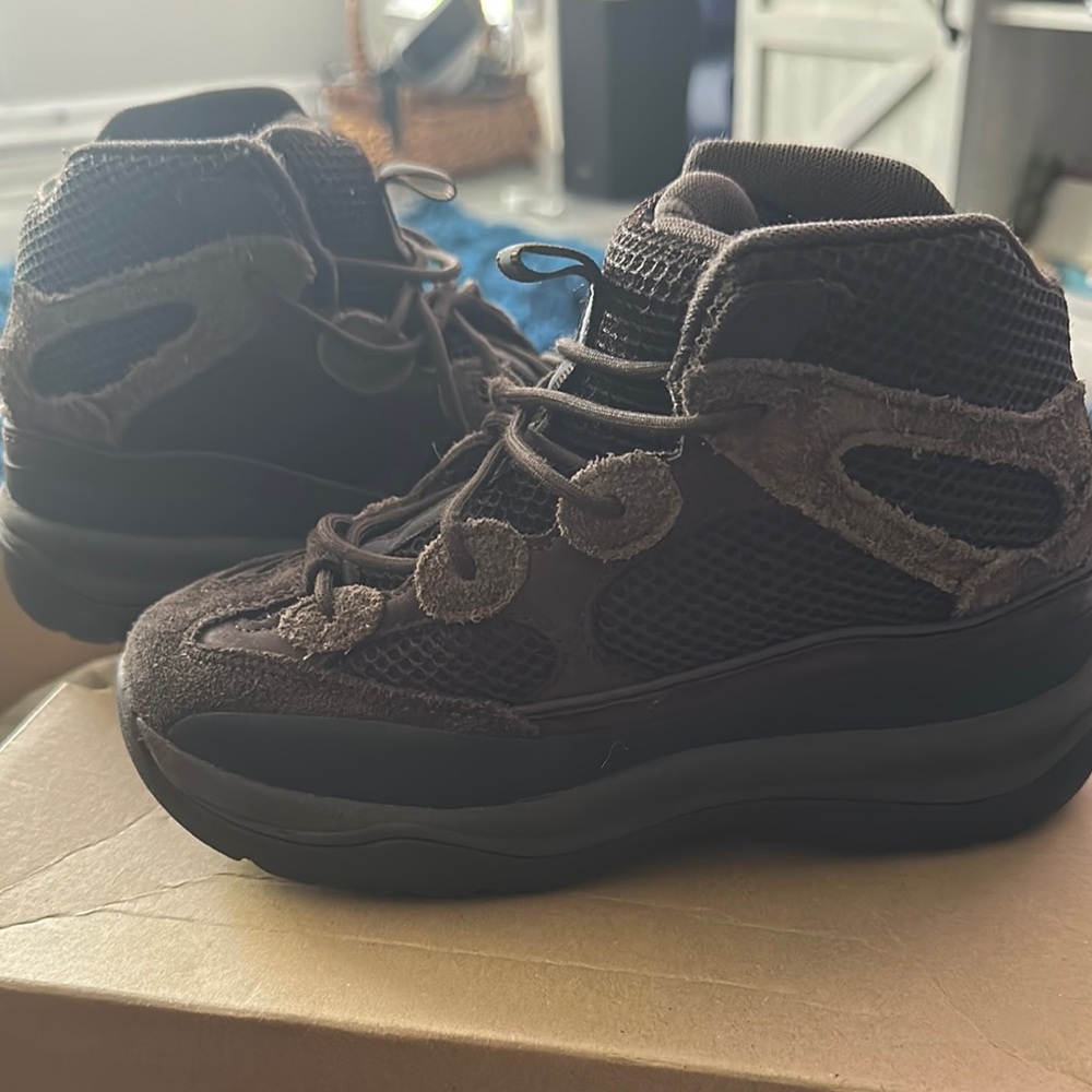 Adidas Yeezy desert boot DSRT BT